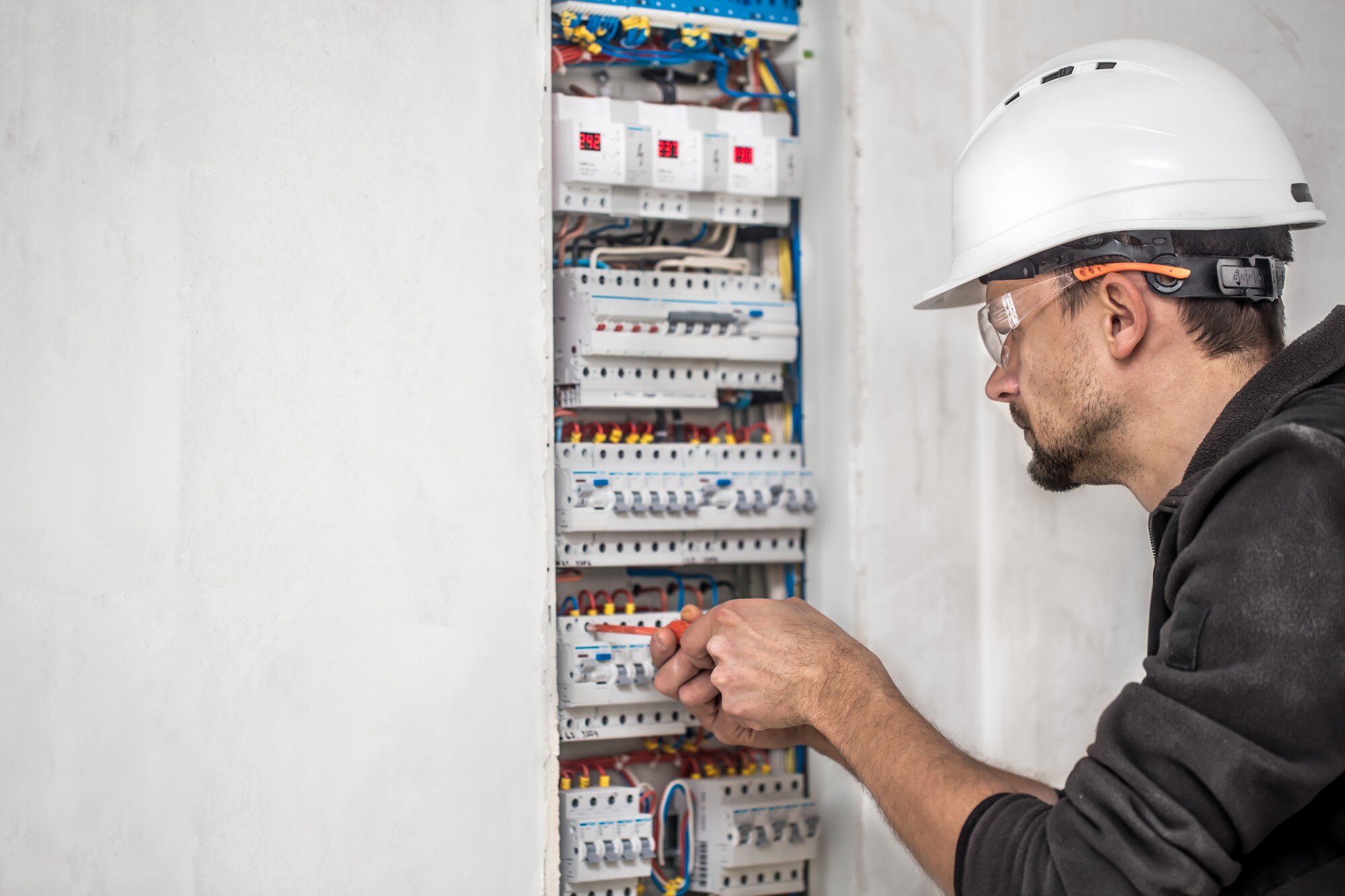Jak wygląda kurs SEP dla elektryków zajmujących się autami